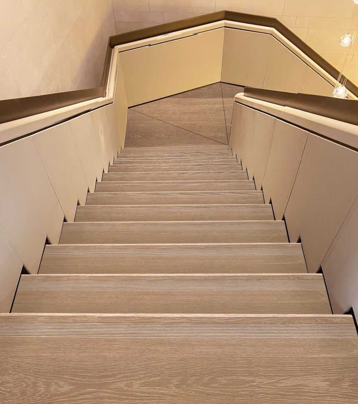 Gạch Cầu Thang Giả Gỗ Đẹp