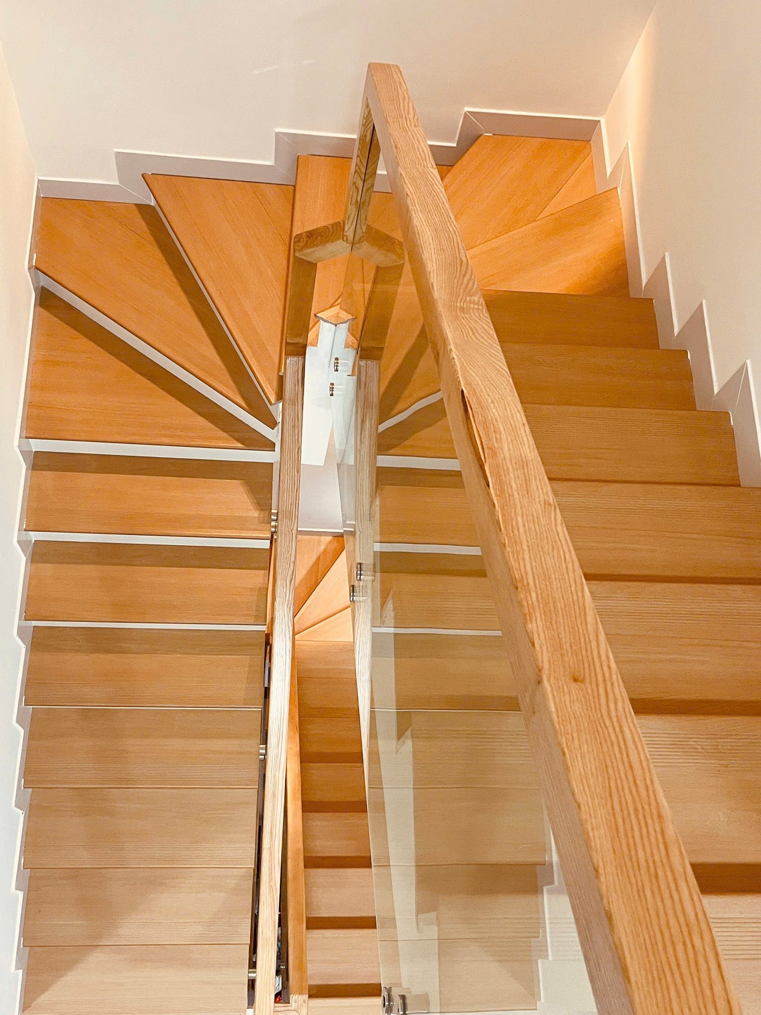 Gạch Cầu Thang Giả Gỗ Đẹp