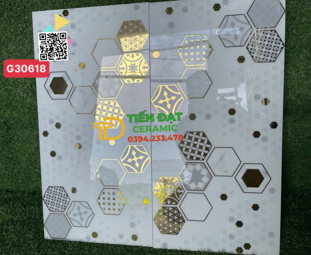 Gạch Trang Trí Nhà Tắm 30x60 Hình Lục Giác Khắc Kim