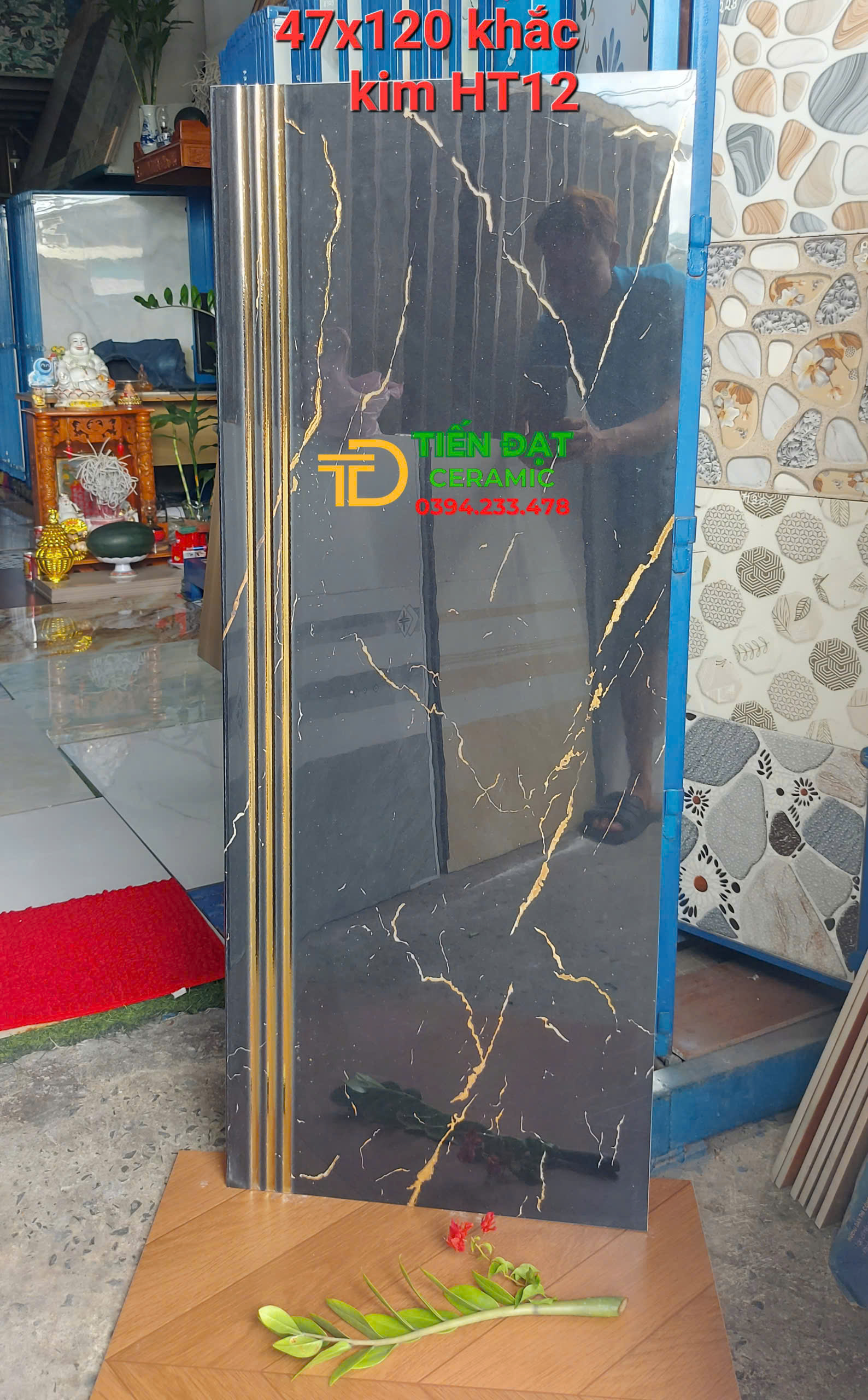Gạch Nhập Khẩu 47x120 Lát Cầu Thang Đen Chạy Chỉ Nhũ Vàng