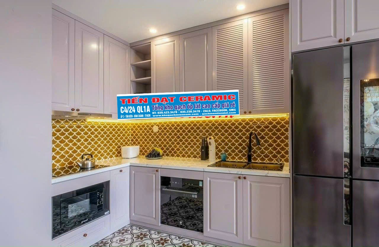 Gạch Mosaic Nhũ Vàng 30x30 Trang Trí Quán Bar