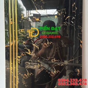 Gạch Đá Lát Cầu Thang 47x120 Đen Vân Cam Nhũ Vàng