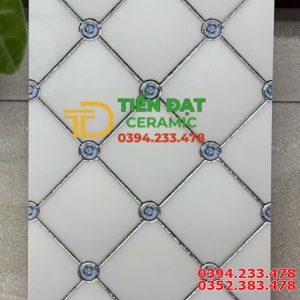 Gạch Ốp Tường TQ 30x60 Trắng Ô Vuông Nhũ Bạc tại Quân 6