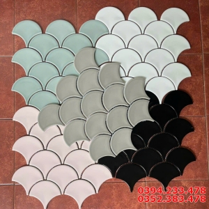 Gạch Trang Trí Hồ Bơi Thác Nước Đen Trắng Xanh Vẩy Cá 