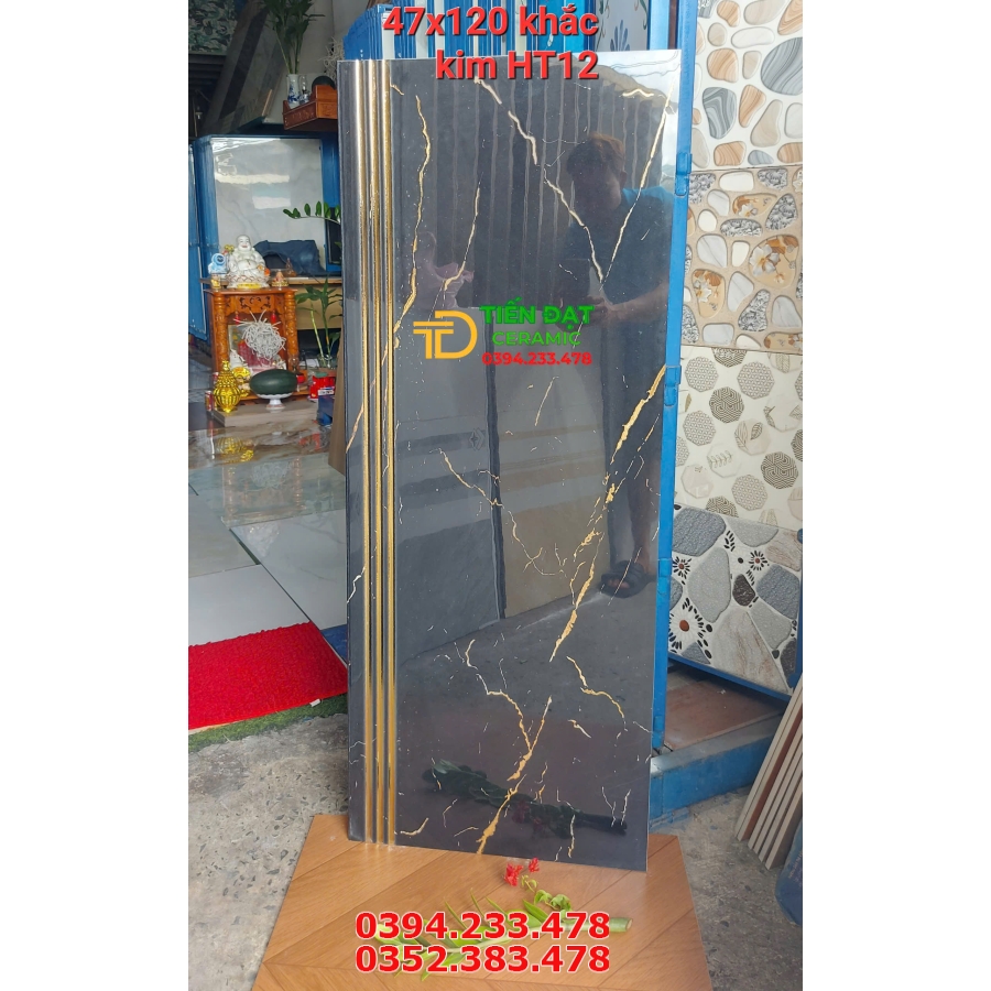 Gạch Nhập Khẩu 47x120 Lát Cầu Thang Đen Chạy Chỉ Nhũ Vàng