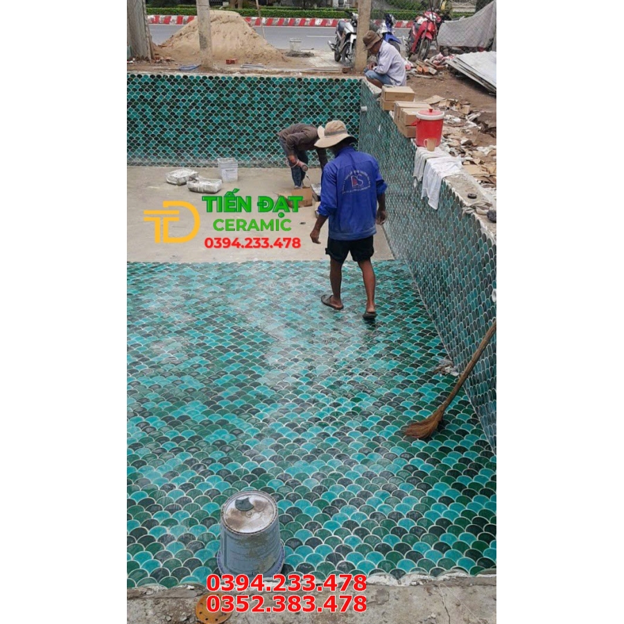 Gạch Bóng Kính Mosaic Vẩy Cá Ốp Lát Bể Bơi Tại Miền Nam
